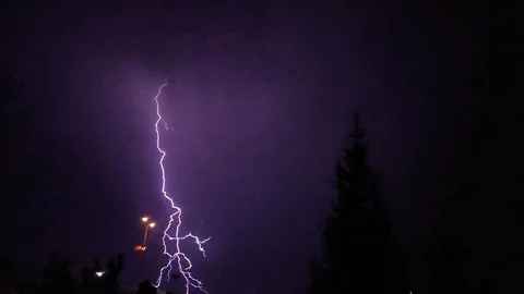 Erzincan'da Geceyi Aydınlatan Şimşekler