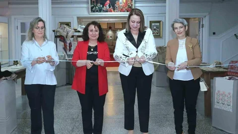 Eskişehir'de Anneler Günü Sergisi Açıldı