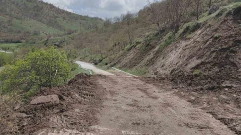 Afyonkarahisar'da Heyelan Sonrası Yol Açıldı