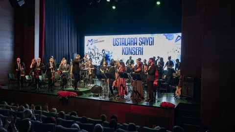 Mersin'de Nostaljik Konser Keyfi