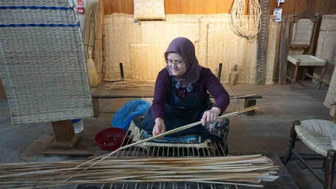 Tire'de Hasır Dokumacılığı Yaşatılıyor