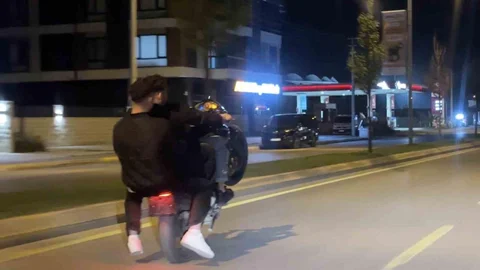 Sakarya'da Kasksız Motosiklet Şovu