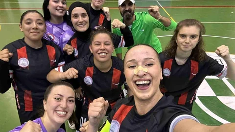 Zonguldak'ta Kadın Salon Futbol Takımı Başarı Elde Etti