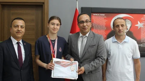 Aydın'dan Altın Madalya Kazanan Öğrenci