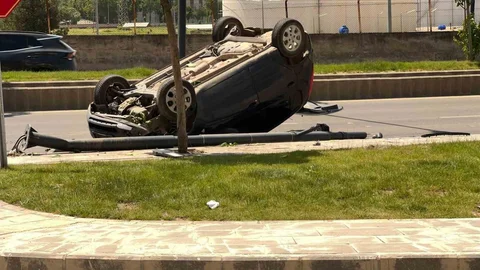 Batman'da Takla Atan Araçta Yaralı Var
