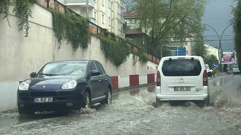 Bolu'da Şiddetli Dolu Yağışı Etkili Oldu