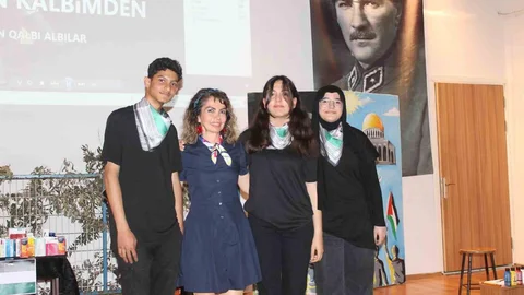 Lise Öğrencileri Filistin İçin Sahne Aldı