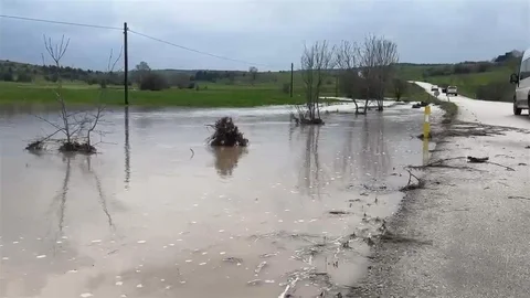 Eskipazar'da Dolu ve Sağanak Yağış Etkili Oldu