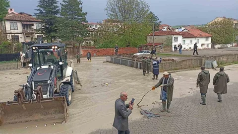 Havza'da Sağanak Yağış Etkili Oldu
