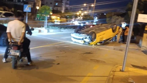 Mezitli’de Kaza: Otomobil Ters Döndü!