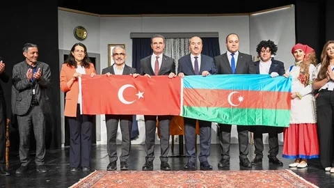 Erzurum'da "Qastrol Seferi" Tiyatro Gösterimi