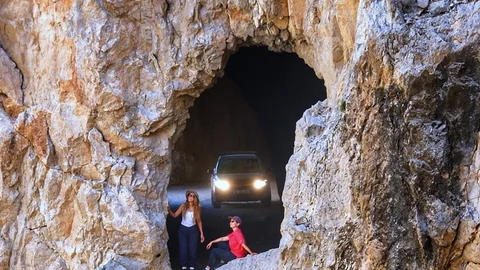 Erzincan'da Zorlu Taş Yolu İlgiyi Çekiyor