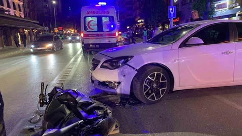 Otomobil ve Motosiklet Çarpıştı: 1 Yaralı