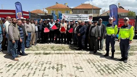 Sandıklı'da Traktör Sürücüleri Bilgilendirildi