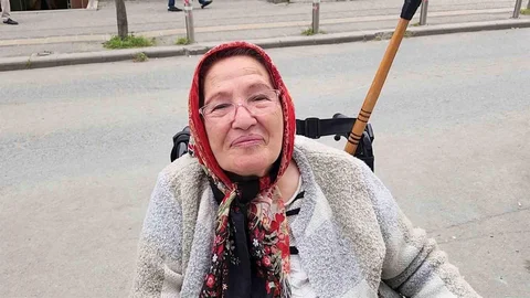 Yaşlı Kadın Engelli Rampası İstedi