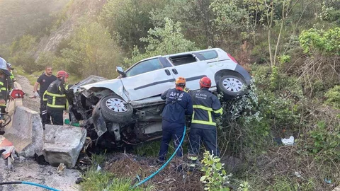 Bilecik'te Kamyonet Şarampole Uçtu