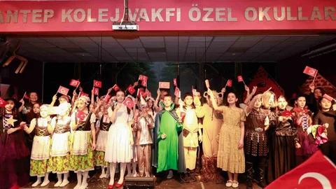Gaziantep Kolej Vakfı'nda Müzikal Gösteri
