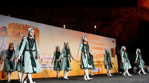 Alanya'da Dans ve Müzik Festivali Başladı