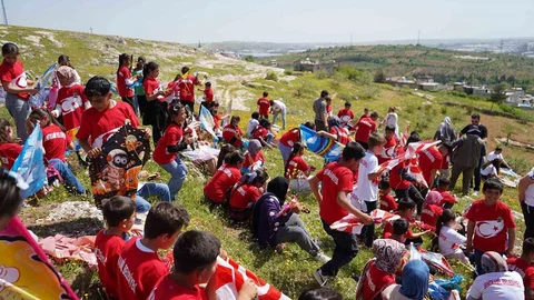 Şehitkamil'de Uçurtmalarla Bayram Coşkusu