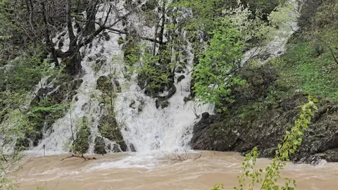 Tunceli'de Doğal Şelaleler Oluştu