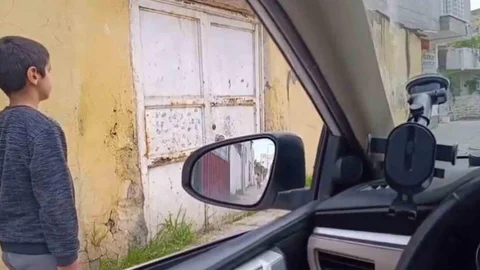 Minik Emre'nin Saygı Duruşu Anları