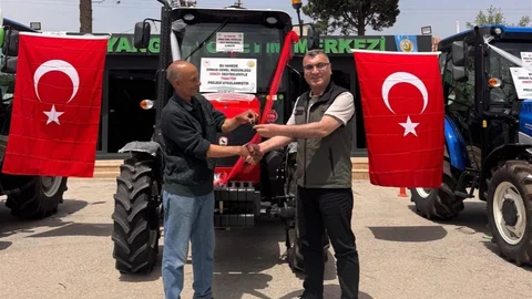 Mersin Mut'ta Orman Köylüsüne Traktör Desteği