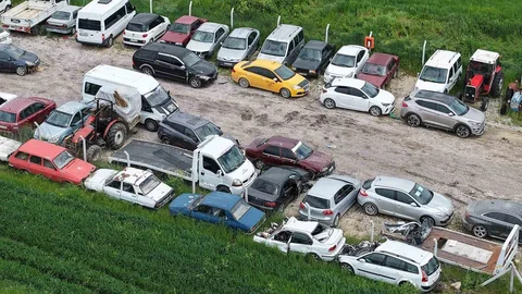 Samsun'da Sel Felaketi Sonrası Araç Mezarlığı Oluştu