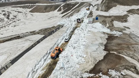 Nemrut Yolunda Kar Temizleme Çalışmaları