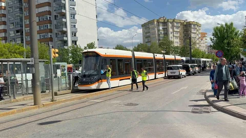 Eskişehir'de Tramvay Seferleri Aksadı