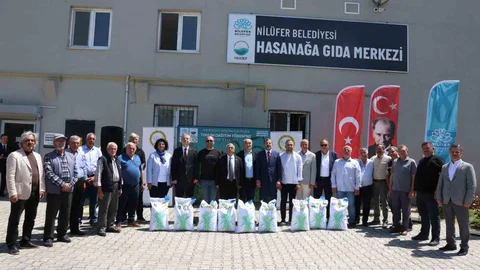 Nilüfer'de Üreticiye Destek Tohum Dağıtımı