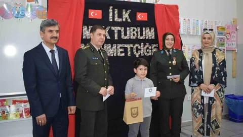 Minik Öğrencilerden Mehmetçiğe Duygu Dolu Mektuplar