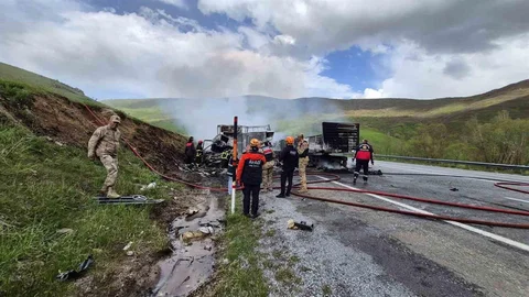 Bitlis'te Tır Kazası: 2 Sürücü Hayatını Kaybetti