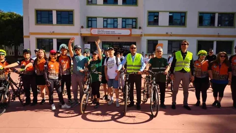 Gençler İzmir'de Bağımlılığa Karşı Pedal Çevirdi