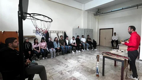 Üniversiteli Gençler Geleneksel Okçuluk Öğrendi