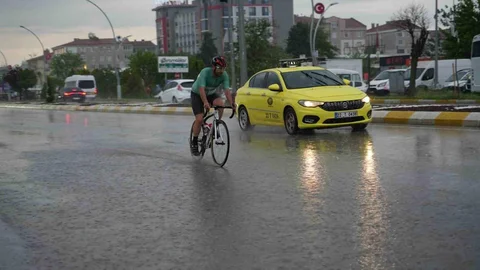 Edirne'de Sağanak Yağış Zorluk Yarattı