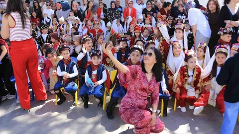 Minik Yüreklerden Büyüleyici Gösteri Manisa'da