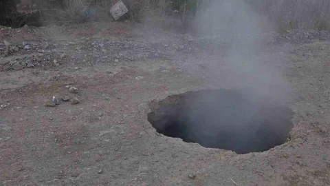 Aydın'da Yolda Obruk Oluştu