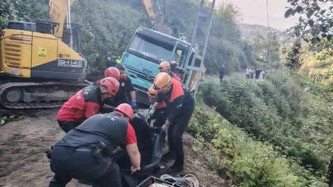 Rize'de Kamyon Kazası Sonucu 1 Kişi Hayatını Kaybetti