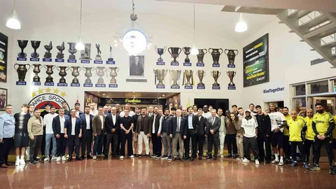 Fenerbahçe'de Futbolculara Veda Yemeği Düzenlendi