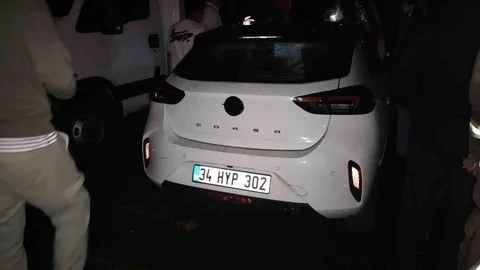 Üsküdar'da Park Halindeki Araçlar Yandı
