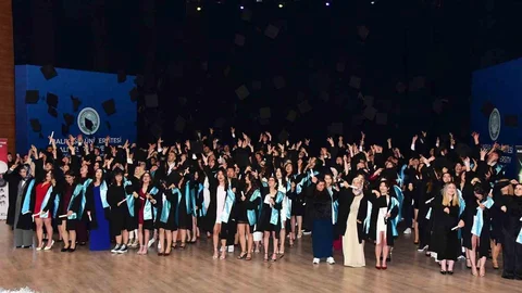 Balıkesir'de Mezuniyet Töreni Coşkusu