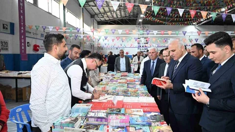 Diyarbakır'da Kitap Fuarı Ziyareti