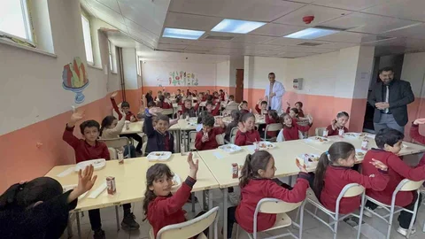Tatvan'da Öğrenciler Yüz Güldürdü