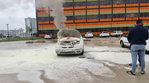 Osmaniye'de Hastane Otoparkında Yangın