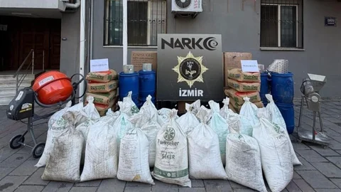 İzmir'de Uyuşturucu Operasyonu