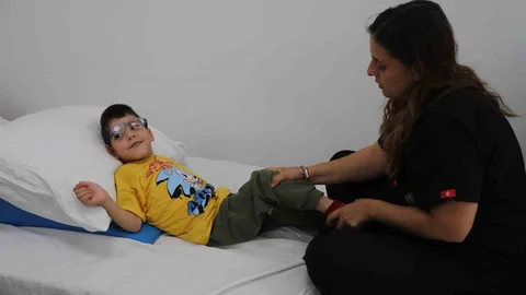 Minik Metehan, Hatay'da Ayağa Kalktı
