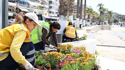Aydın Kuşadası’nda Temizlik Çalışmaları Devam Ediyor