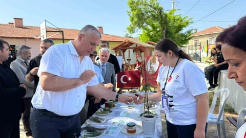 Burhaniye'de Bilim Fuarı Açıldı