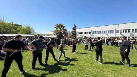 Bursa'da Tomurcuk Şenliği Coşkusu