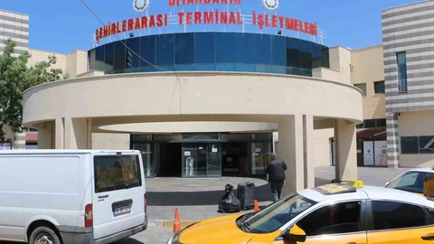 Diyarbakır Otogarında Bayram Umutları Sönüyor